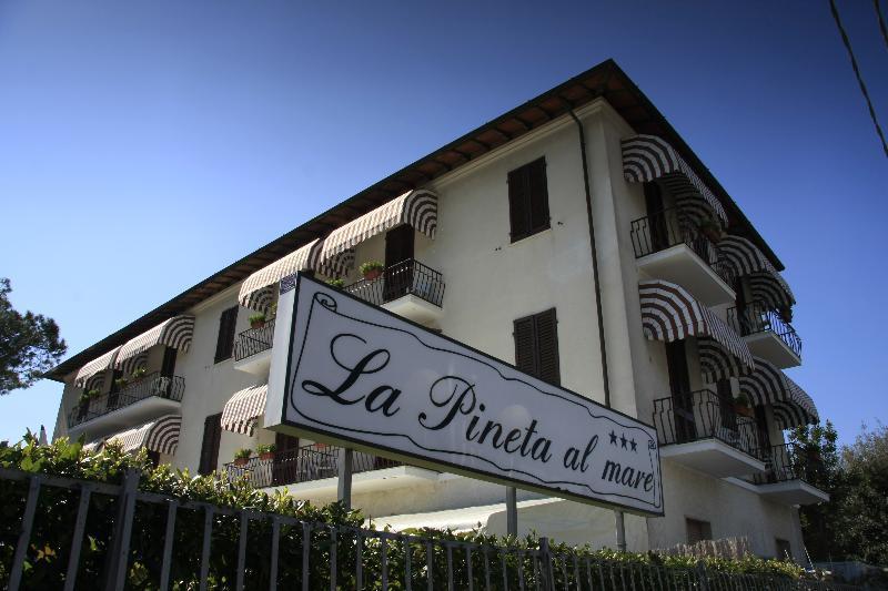 Hotel La Pineta Al Mare ฟอร์เต เดย์ มาร์มี ภายนอก รูปภาพ
