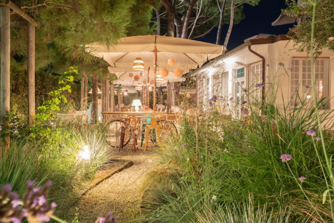 Hotel La Pineta Al Mare ฟอร์เต เดย์ มาร์มี ภายนอก รูปภาพ