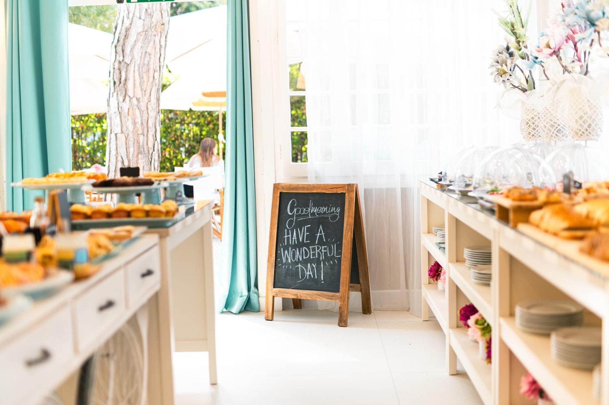 Hotel La Pineta Al Mare ฟอร์เต เดย์ มาร์มี ภายนอก รูปภาพ