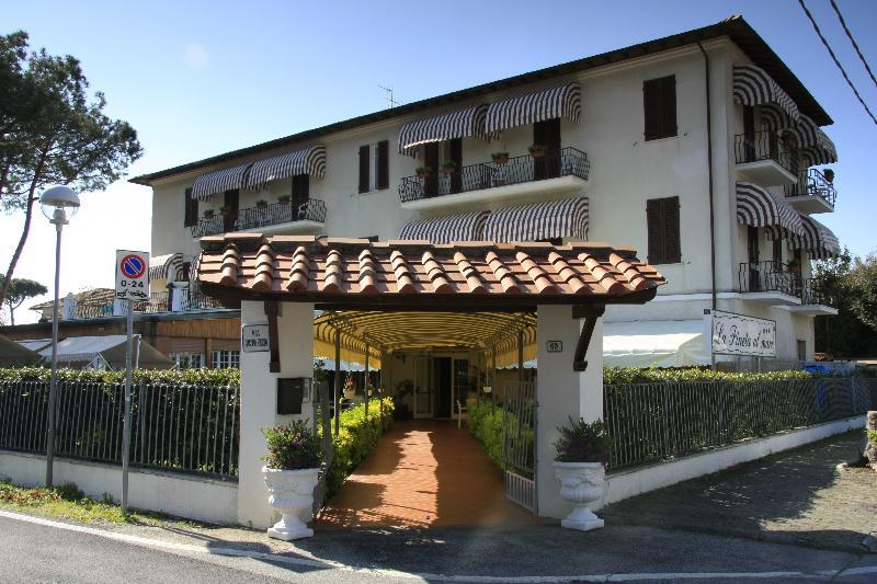 Hotel La Pineta Al Mare ฟอร์เต เดย์ มาร์มี ภายนอก รูปภาพ